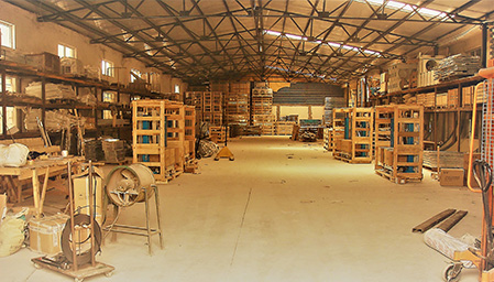 艾金公司的加工车间在上海成立，代工各种机械设备和纺织空调设备